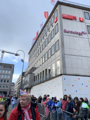 Rosenmontag-2023-Koeln-005