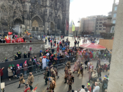 Rosenmontag-2023-Koeln-011