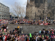 Rosenmontag-2023-Koeln-038