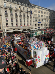 Rosenmontag-2023-Koeln-045