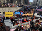 Rosenmontag-2023-Koeln-056
