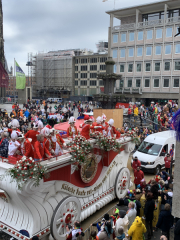 Rosenmontag-2023-Koeln-068