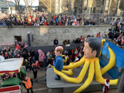 Rosenmontag-2023-Koeln-073